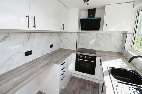 2 bedroom flat to rent, Galley Hill, Hemel Hempstead HP1