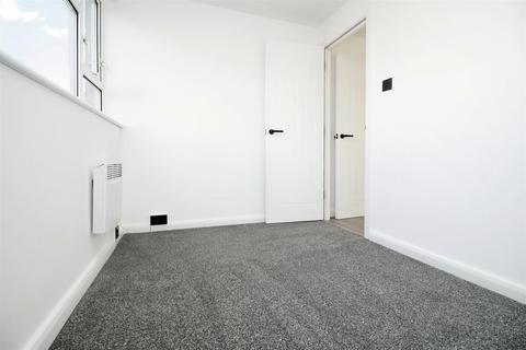 2 bedroom flat to rent, Galley Hill, Hemel Hempstead HP1