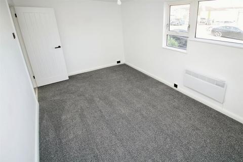 2 bedroom flat to rent, Galley Hill, Hemel Hempstead HP1