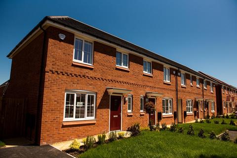 3 bedroom semi-detached house to rent, Heyfields, Worsley, M28