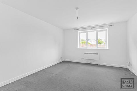 2 bedroom flat for sale, Kirkland Drive, Enfield EN2