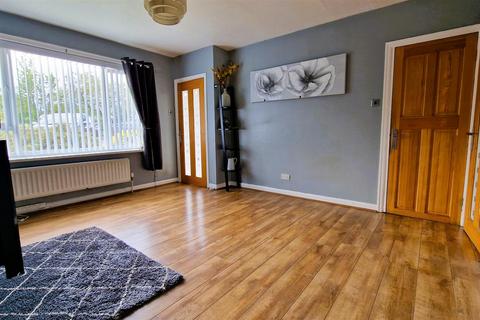 2 bedroom semi-detached house to rent, Winrose Grove, Leeds