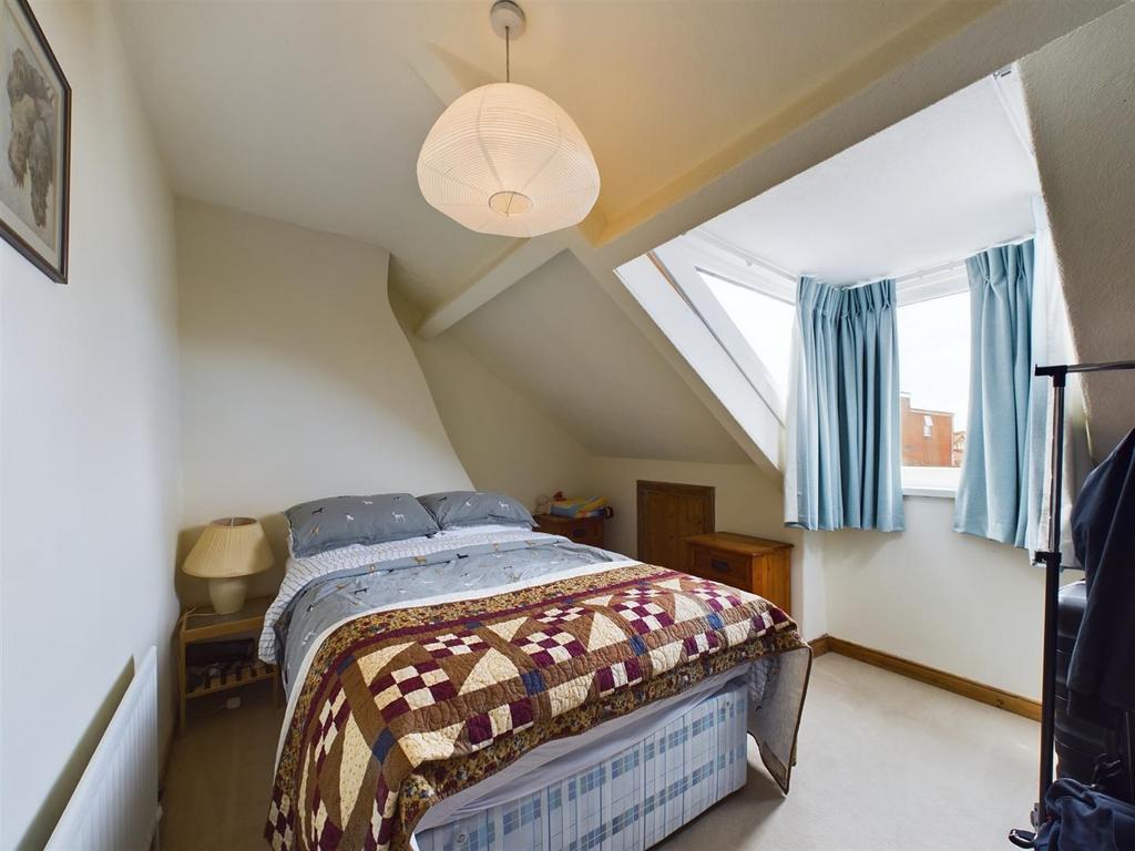 Bed 2.jpg
