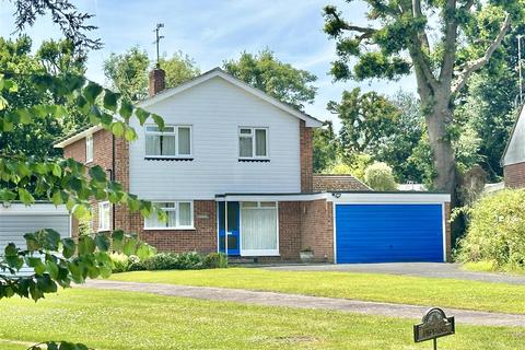 4 bedroom detached house for sale, Cliveden Close, Shenfield, Brentwood