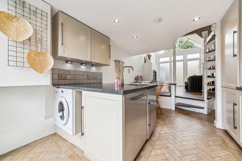 2 bedroom house to rent, The Gatehouse, Bedford Road, SW4