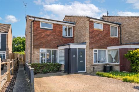 3 bedroom end of terrace house for sale, Avondale Close, Horley