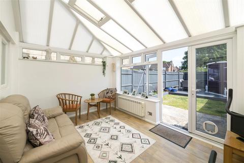 3 bedroom end of terrace house for sale, Avondale Close, Horley