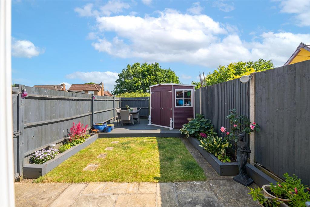 43 Avondale Close externals.jpg
