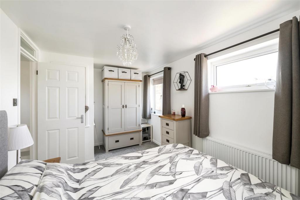 43 Avondale Close internals4 2.jpg