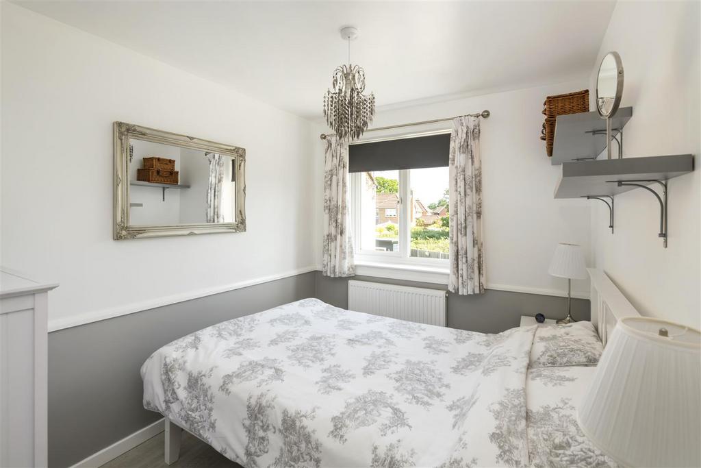 43 Avondale Close internals2 3.jpg