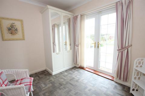 2 bedroom semi-detached bungalow for sale, Kings Road, Bradford