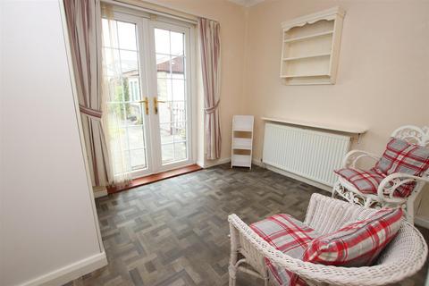 2 bedroom semi-detached bungalow for sale, Kings Road, Bradford