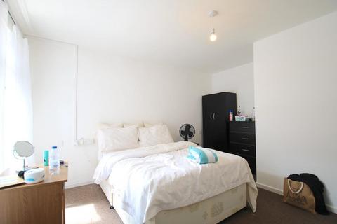 2 bedroom house to rent, Headlam Street, London E1