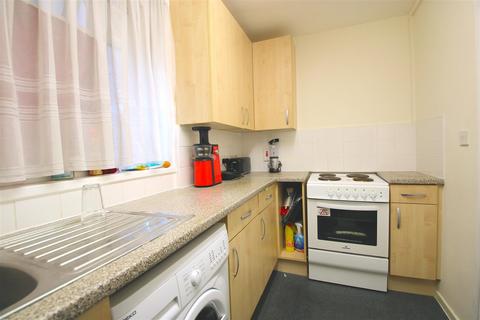 2 bedroom house to rent, Headlam Street, London E1