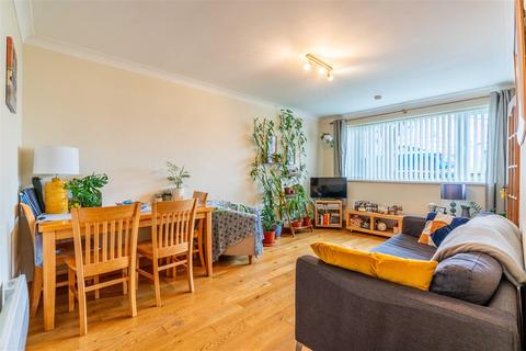 2 bedroom apartment to rent, Lonsdale Court, Jesmond, NE2