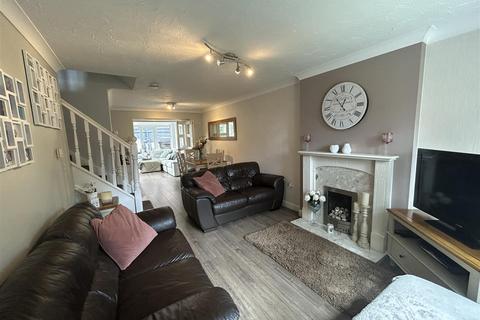 3 bedroom semi-detached house for sale, Woodside Close, Lees, Oldham