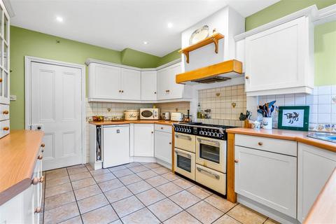5 Walsall Road, Four Oaks, Sutton Coldfield, B74 4ND