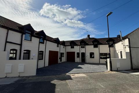 3 bedroom terraced house to rent, Avenue Lane, Eastbourne BN21