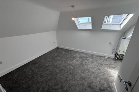 2 bedroom terraced house to rent, Avenue Lane, Eastbourne BN21