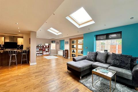 5 bedroom detached house for sale, Meadow Close, Whaley Bridge, High Peak