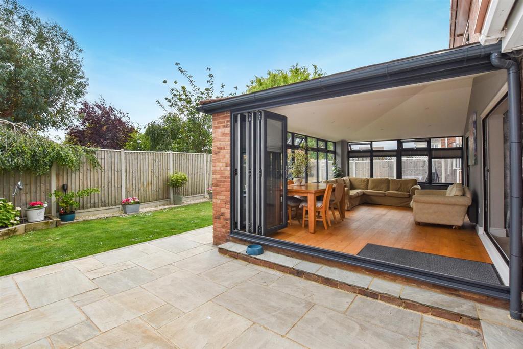 Trifold Doors.jpg