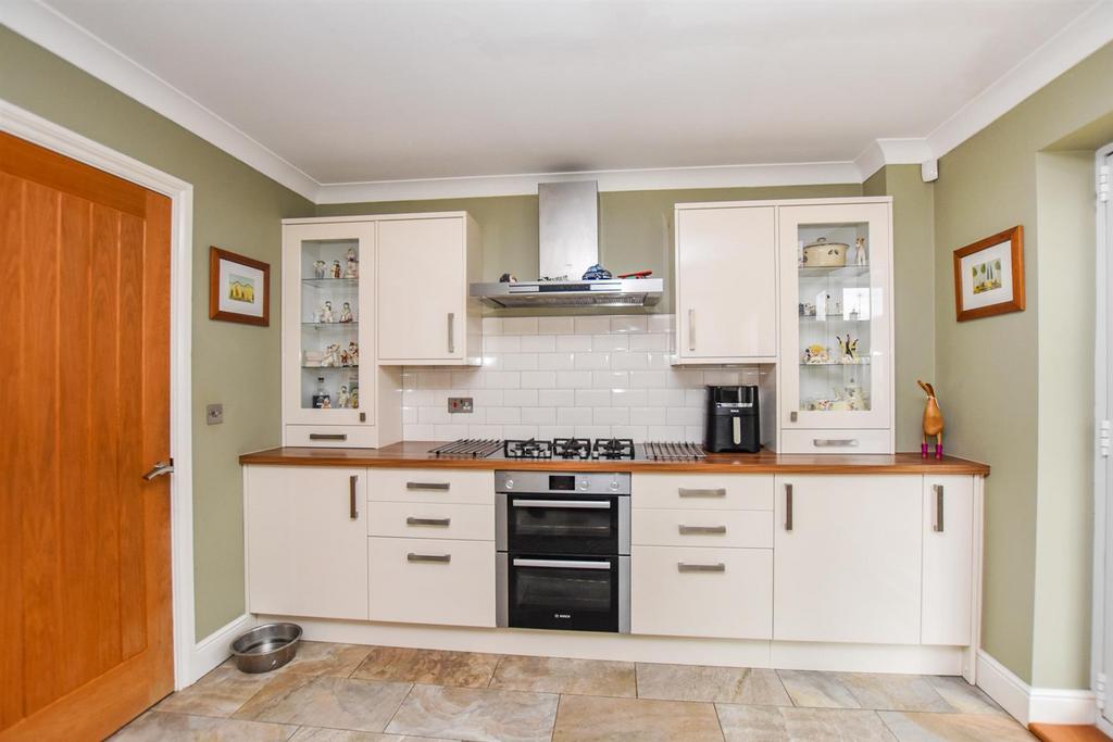 Kitchen B.jpg