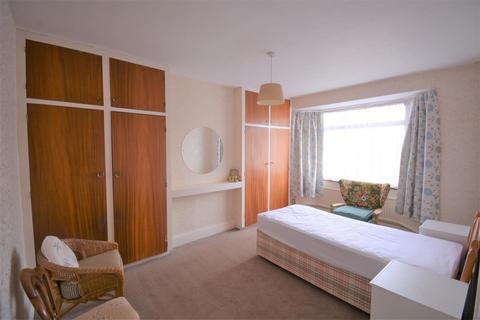 38 Hogarth Gardens, Hounslow, TW5 0QS
