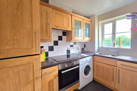 2 bedroom flat to rent, Manton Road, Enfield EN3