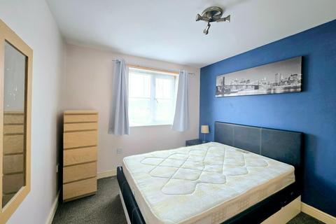 2 bedroom flat to rent, Manton Road, Enfield EN3