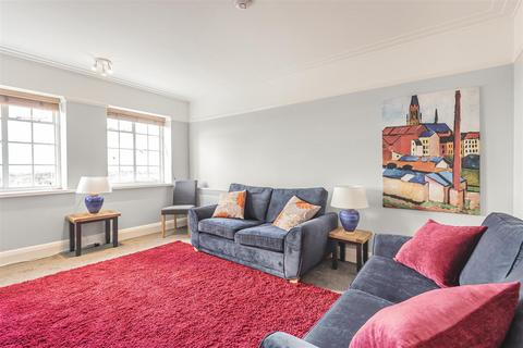 2 bedroom flat for sale, Richmond Hill Court, Richmond