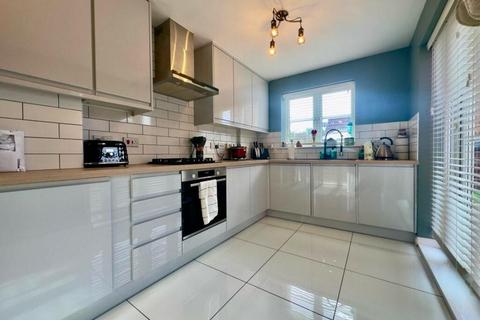 3 bedroom semi-detached house to rent, Coquet Gardens, Wallsend