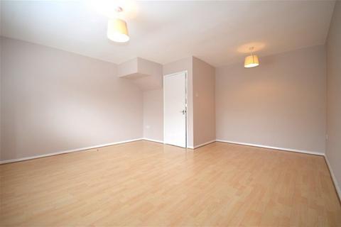 2 bedroom maisonette to rent, Rowan Close, St Albans