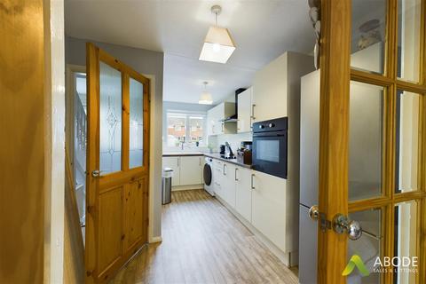 2 bedroom end of terrace house for sale, Oak Close, Uttoxeter ST14