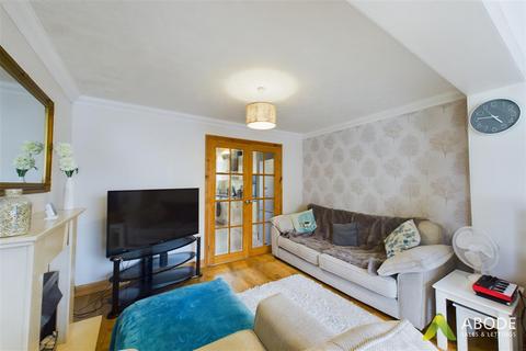 13 Oak Close, Uttoxeter, ST14 7PS