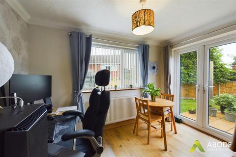 13 Oak Close, Uttoxeter, ST14 7PS