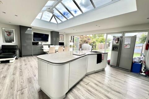 3 bedroom semi-detached house for sale, Lifstan Way, Southend-On-Sea