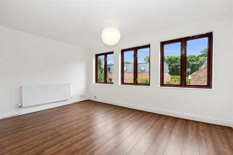 1 bedroom flat to rent, Maysoule Road, London SW11