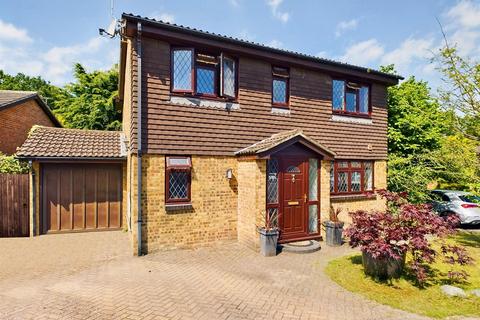 5 bedroom detached house for sale, Selbourne Close, Pound Hill RH10