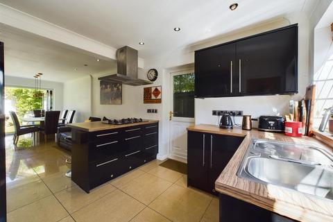 5 bedroom detached house for sale, Selbourne Close, Pound Hill RH10