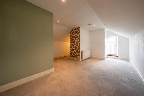 22e Abbot Street, PH2 0EE