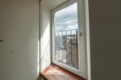 22e Abbot Street, PH2 0EE