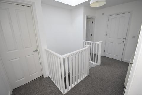 2 bedroom flat to rent, Court Lane, Bristol BS16