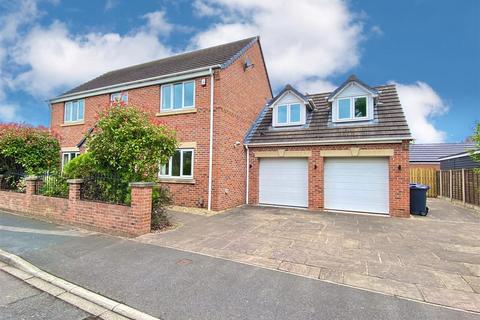 4 bedroom detached house to rent, Fox Grove, Warmsworth, Doncaster