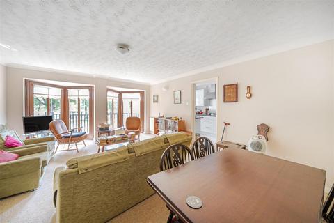 2 bedroom flat for sale, The Embankment, Bedford