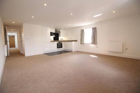 2 bedroom flat to rent, The Crescent, Scarborough YO11 2PW