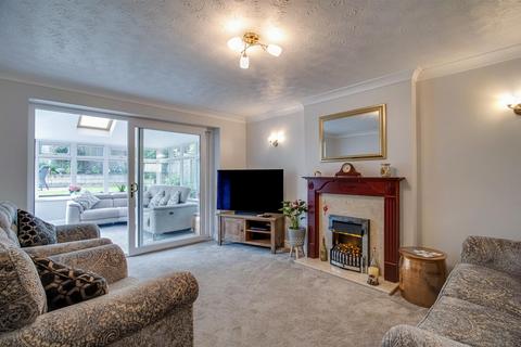 4 bedroom detached house for sale, Sherwood Drive, Wakefield WF2