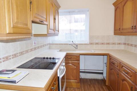 2 bedroom apartment to rent, Redwood Court, Littlehampton BN17