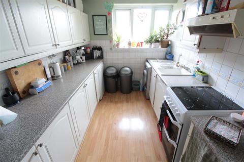 2 bedroom maisonette for sale, Royston Road, Byfleet, Surrey