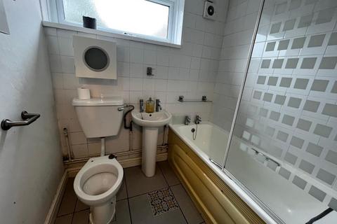 82 Leasow Drive, Birmingham, B15 2SW