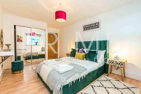 2 bedroom apartment for sale, Bridge House, St George Wharf, London